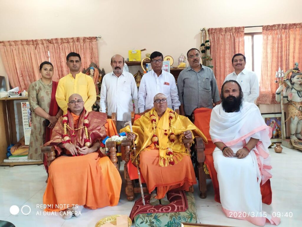 Manoj P Kudtharkar with Kaashi Gurus